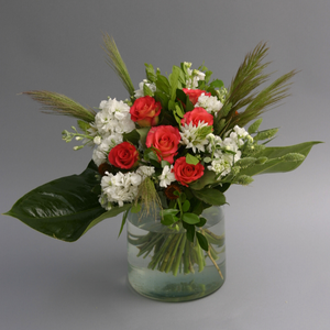 Bouquet de rosas y hortensias